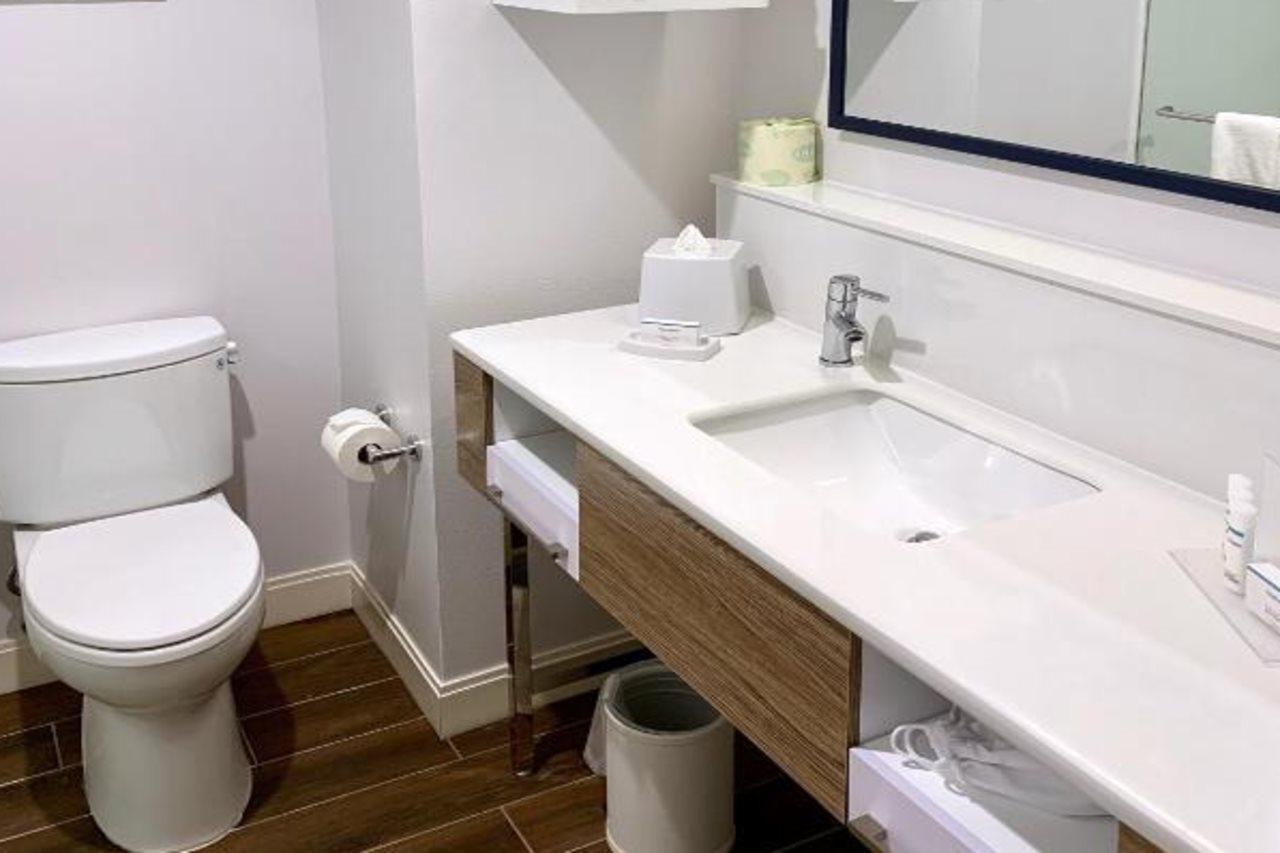 Hampton Inn Cranbury Exteriör bild
