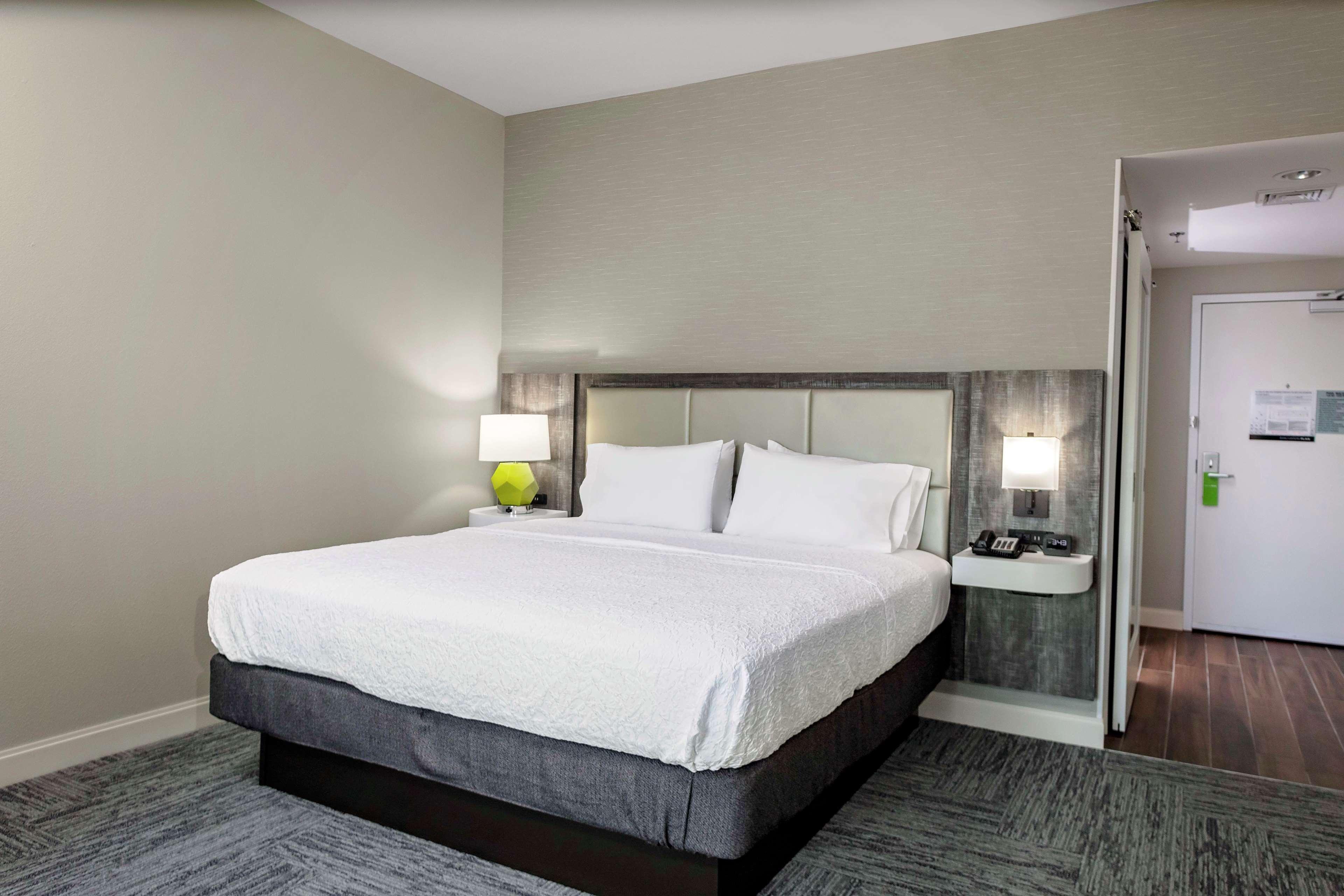 Hampton Inn Cranbury Exteriör bild